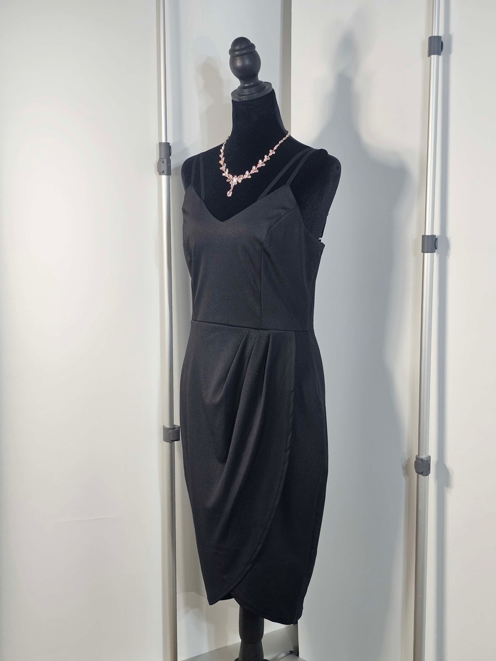 #239 Kate Kasin Black Double-Strap Tulip Hem Midi Dress – Size M